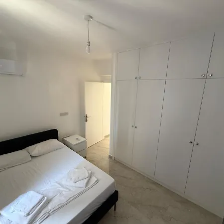 Modern Flat In F2 דירה