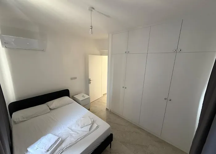 Modern Flat In F2 Apartment